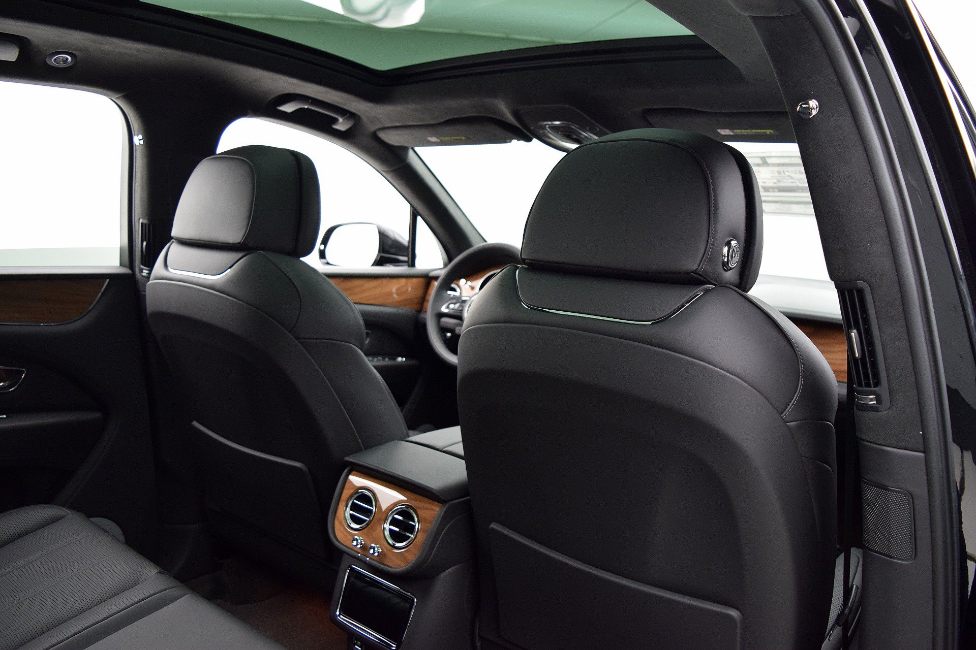 Certified 2021 Bentley Bentayga Plug-In Hybrid AWD/4WD image 30