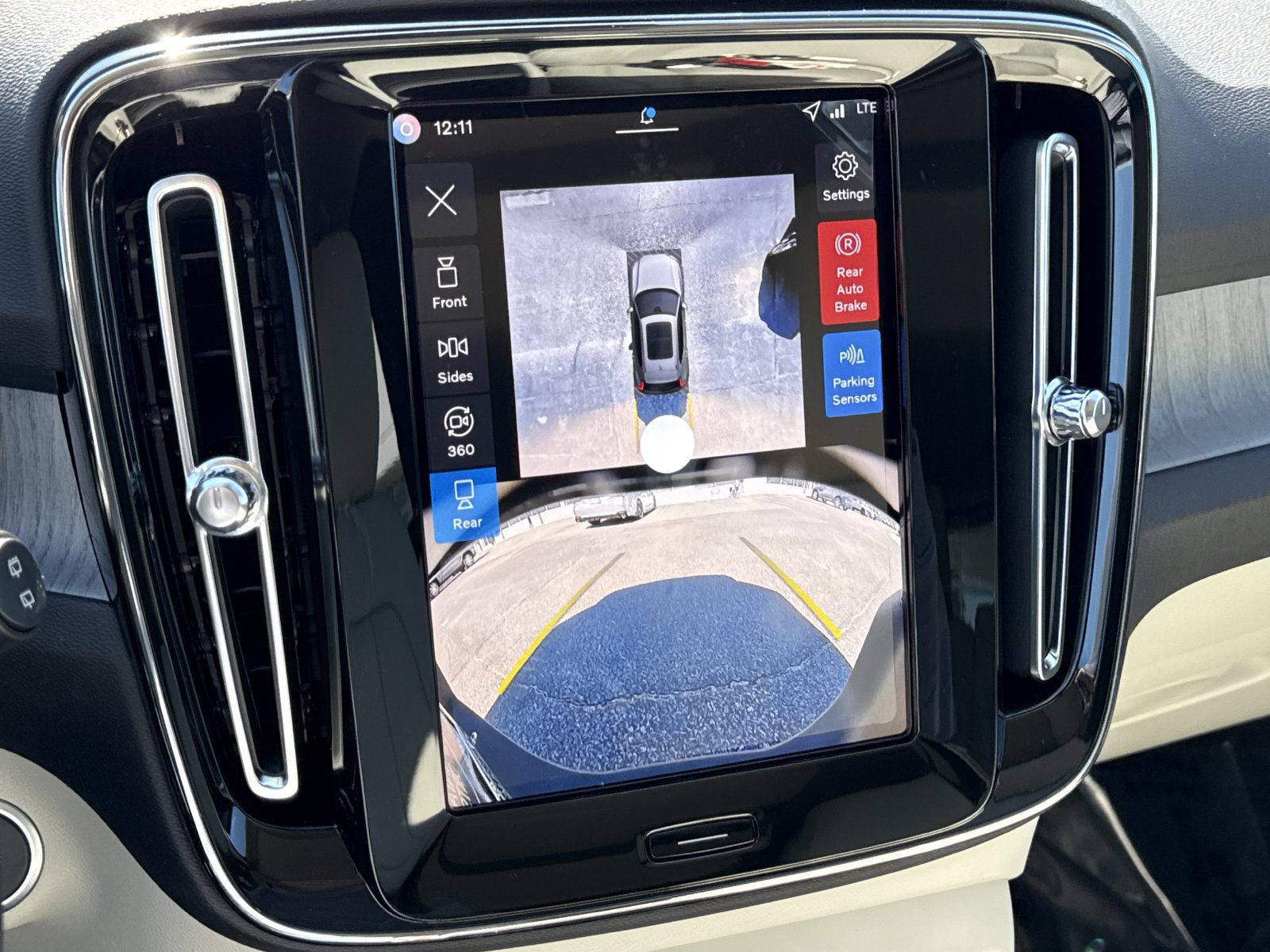 New 2026 Volvo XC40 B5 Ultra w/ Protection Package Premier AWD/4WD image 24