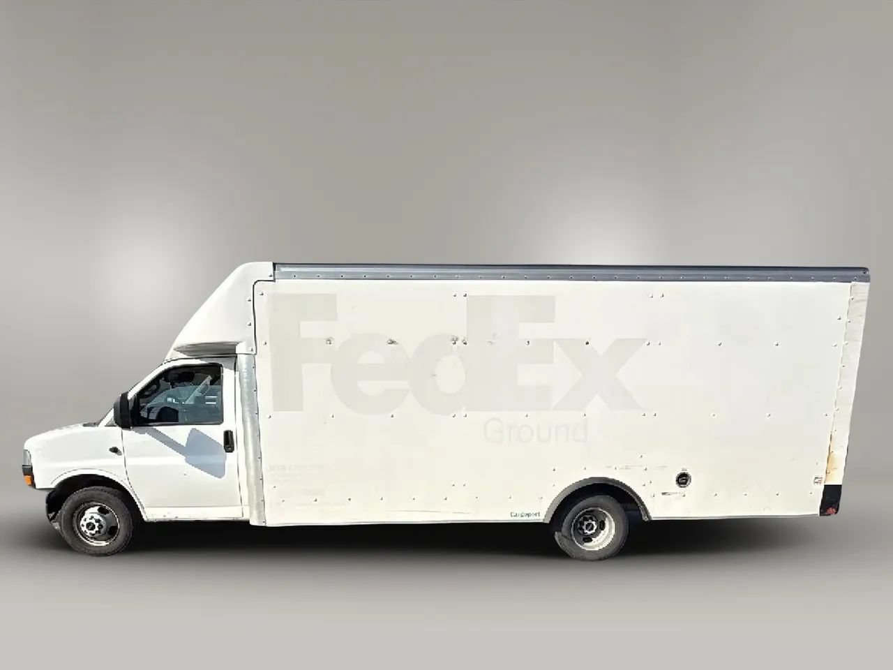 Used 2017 GMC Savana 3500 Extended RWD image 2