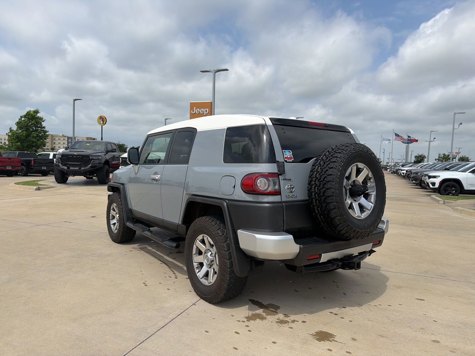 Used 2014 Toyota FJ Cruiser 4WD w/ Convenience Package image 3