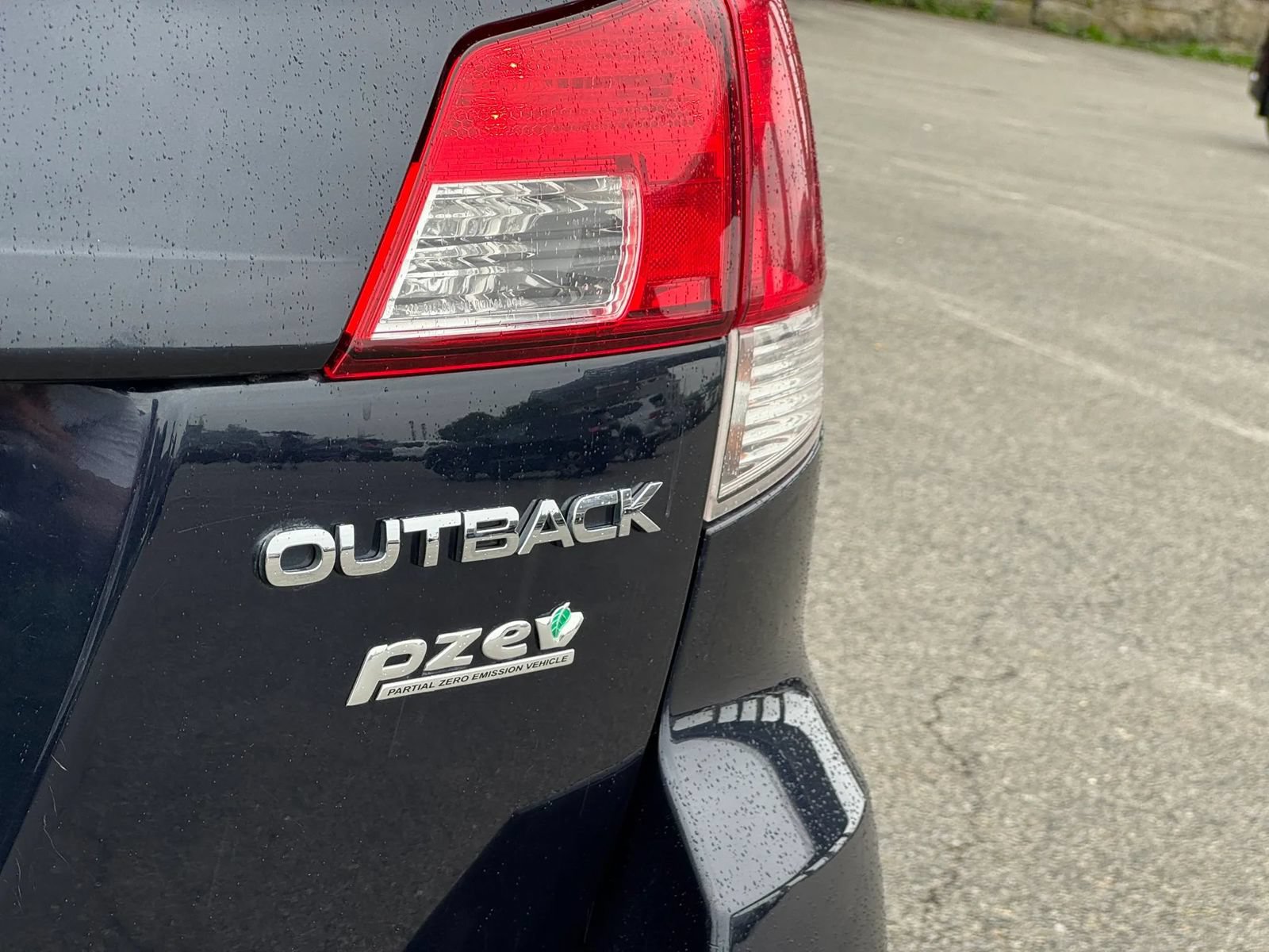Used 2014 Subaru Outback 2.5i Premium AWD/4WD image 10