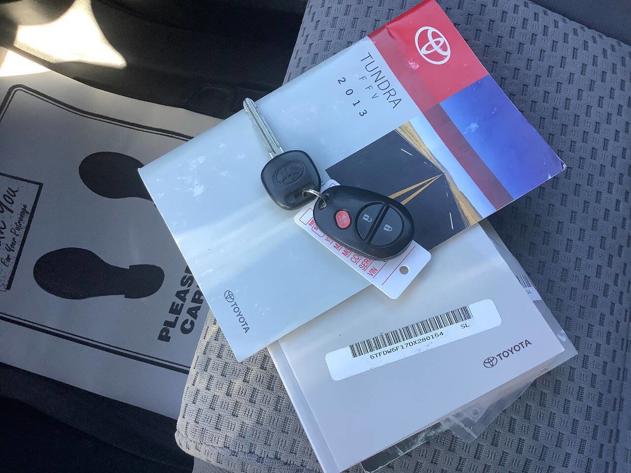 Used 2013 Toyota Tundra Grade 4x4 4dr CrewMax Cab Pick image 43