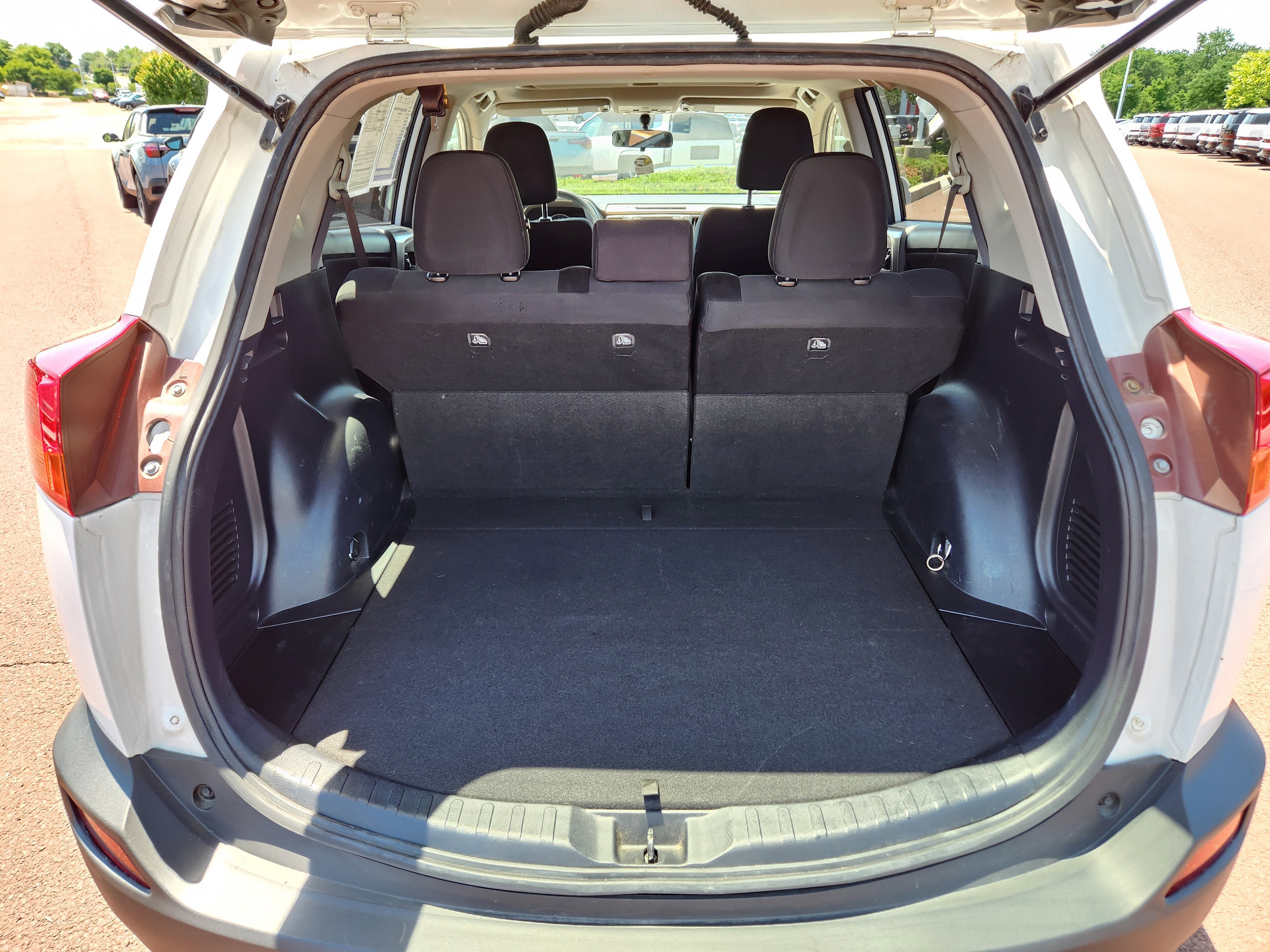 Used 2014 Toyota RAV4 XLE w/ Preferred Accessory Package AWD/4WD image 8