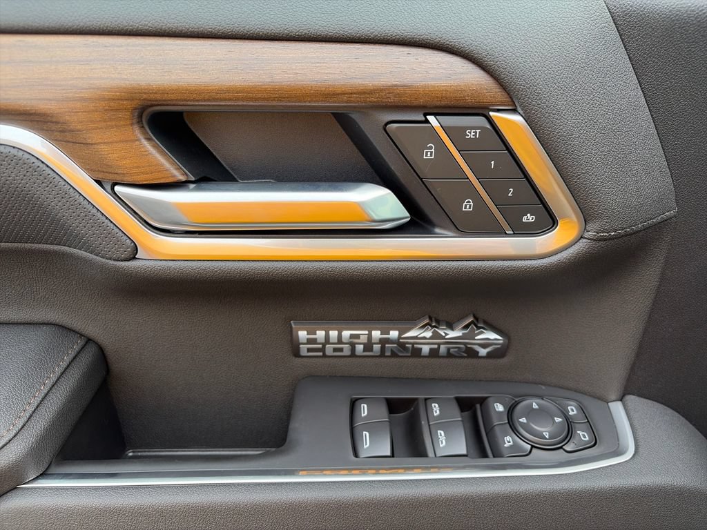 New 2026 Chevrolet Silverado 1500 High Country w/ Z71 Off-Road Package AWD/4WD image 17