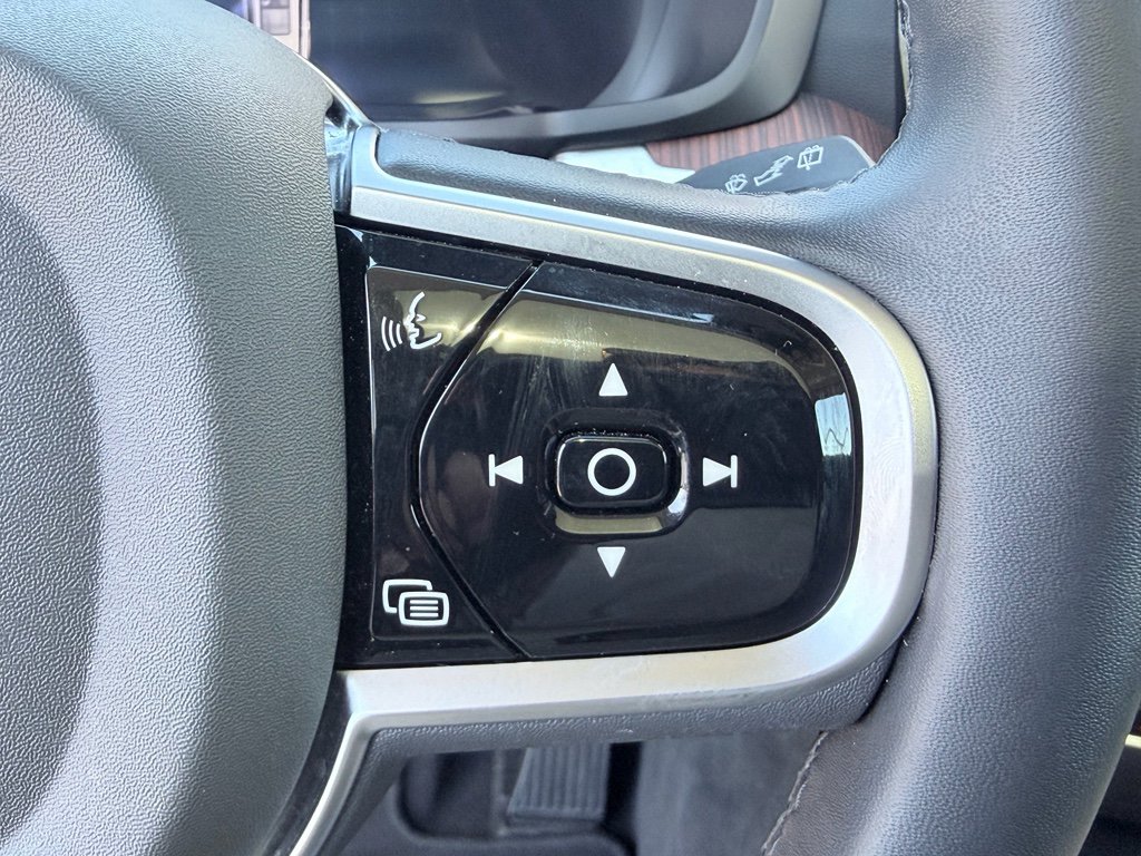 Used 2025 Volvo V60 B5 Cross Country Plus image 15