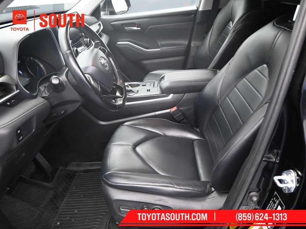 Used 2020 Toyota Highlander XLE AWD/4WD image 9