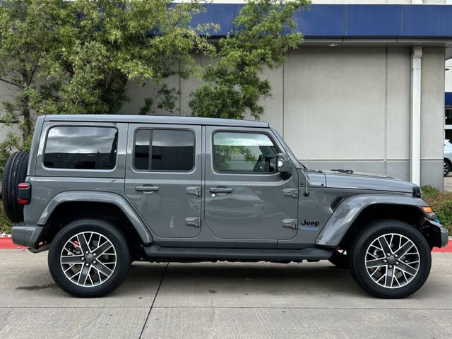 Used 2022 Jeep Wrangler Unlimited Sahara image 3