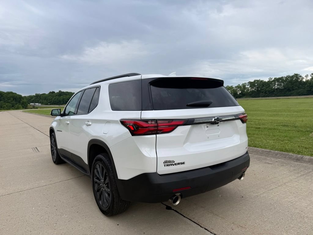 Used 2023 Chevrolet Traverse RS w/ LPO, Floor Liner Package FWD image 8