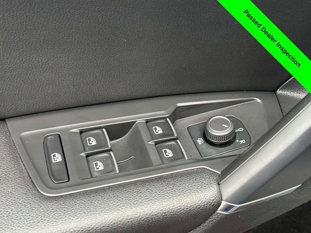 Used 2020 Volkswagen Tiguan SE image 9
