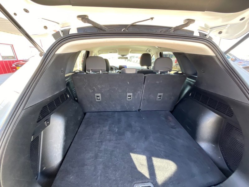 Used 2022 Ford Escape SE w/ SE Sport Appearance Package image 9