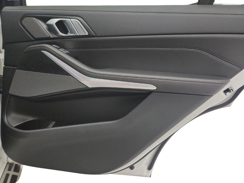 Used 2022 BMW X7 xDrive40i w/ Premium Package image 44