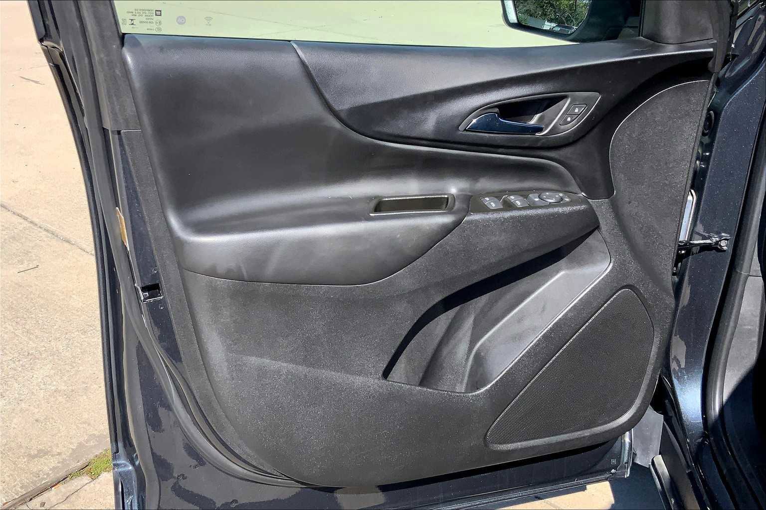 Used 2023 Chevrolet Equinox LT image 33