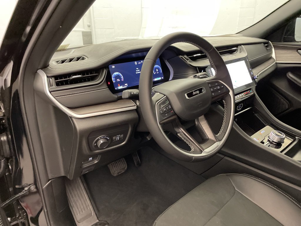 New 2026 Jeep Grand Cherokee Altitude AWD/4WD image 14