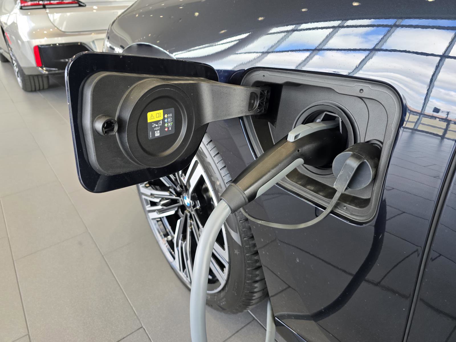 New 2025 BMW 750e xDrive w/ Premium Package image 22