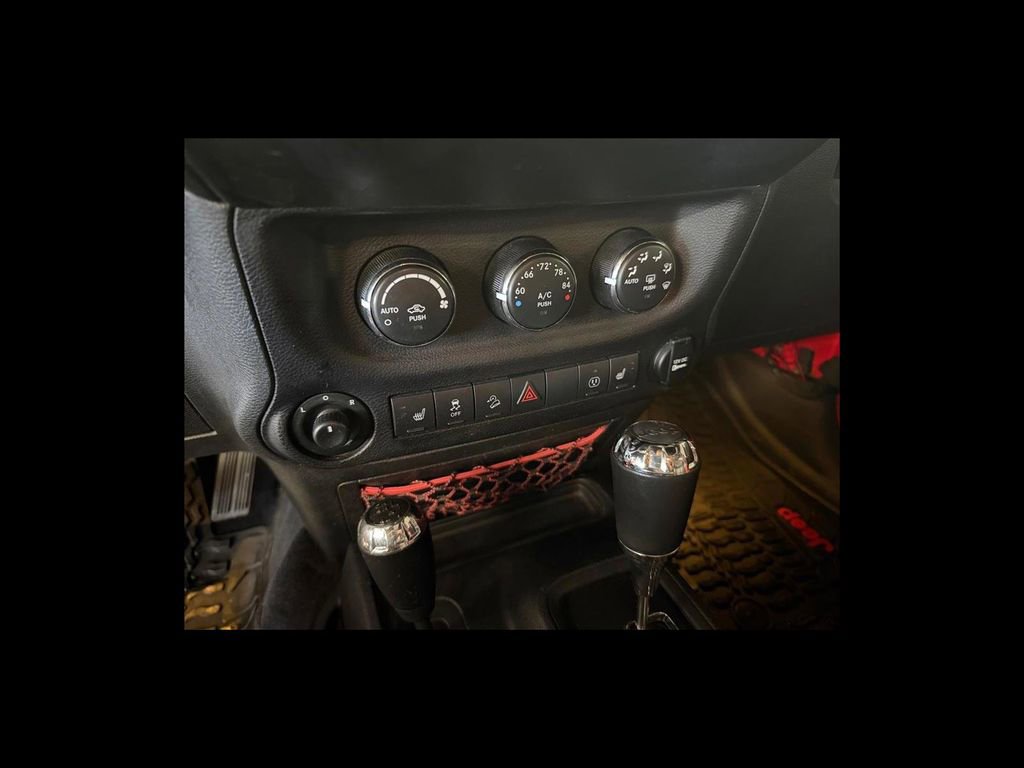 Used 2017 Jeep Wrangler Unlimited Rubicon AWD/4WD image 23