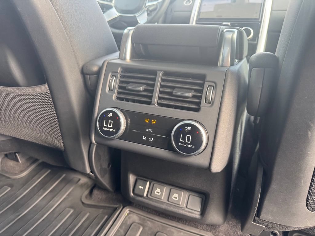 Used 2024 Land Rover Discovery S AWD/4WD image 20