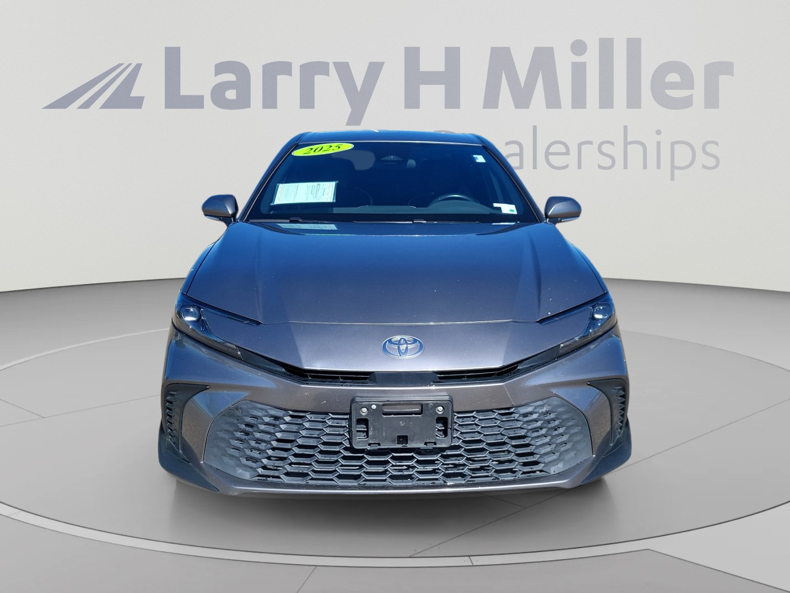 Used 2025 Toyota Camry SE FWD image 8