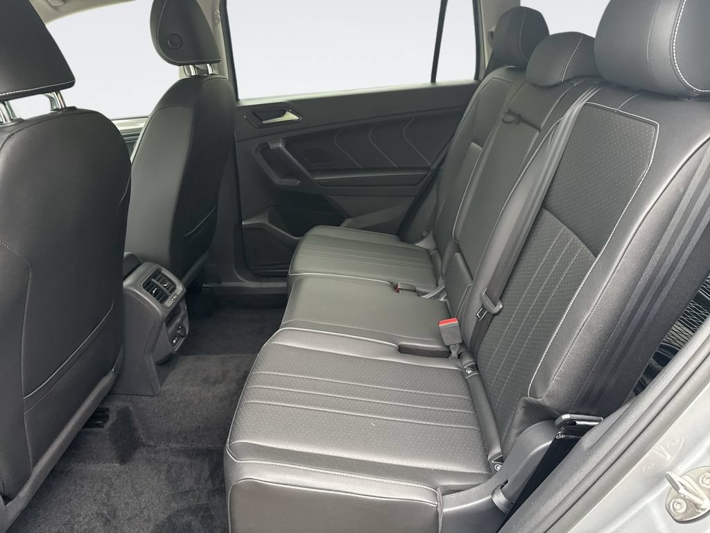 Used 2023 Volkswagen Tiguan SE AWD/4WD image 23