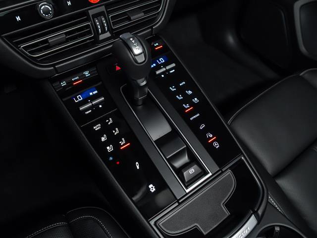 New 2026 Porsche Macan image 24