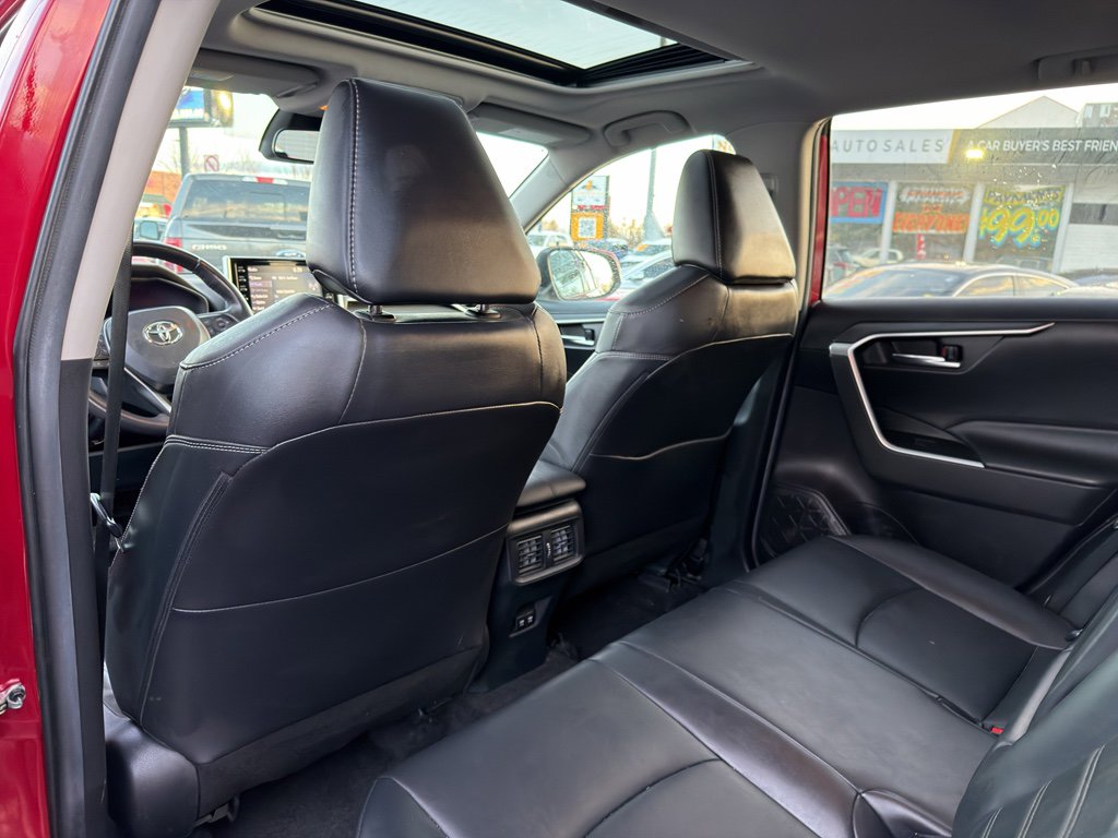 Used 2020 Toyota RAV4 XLE Premium image 12