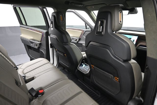 Used 2023 Rivian R1S Adventure Dual AWD/4WD image 26