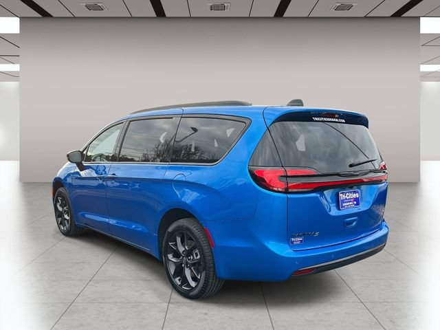 New 2026 Chrysler Pacifica Select w/ S Appearance Package AWD/4WD image 6