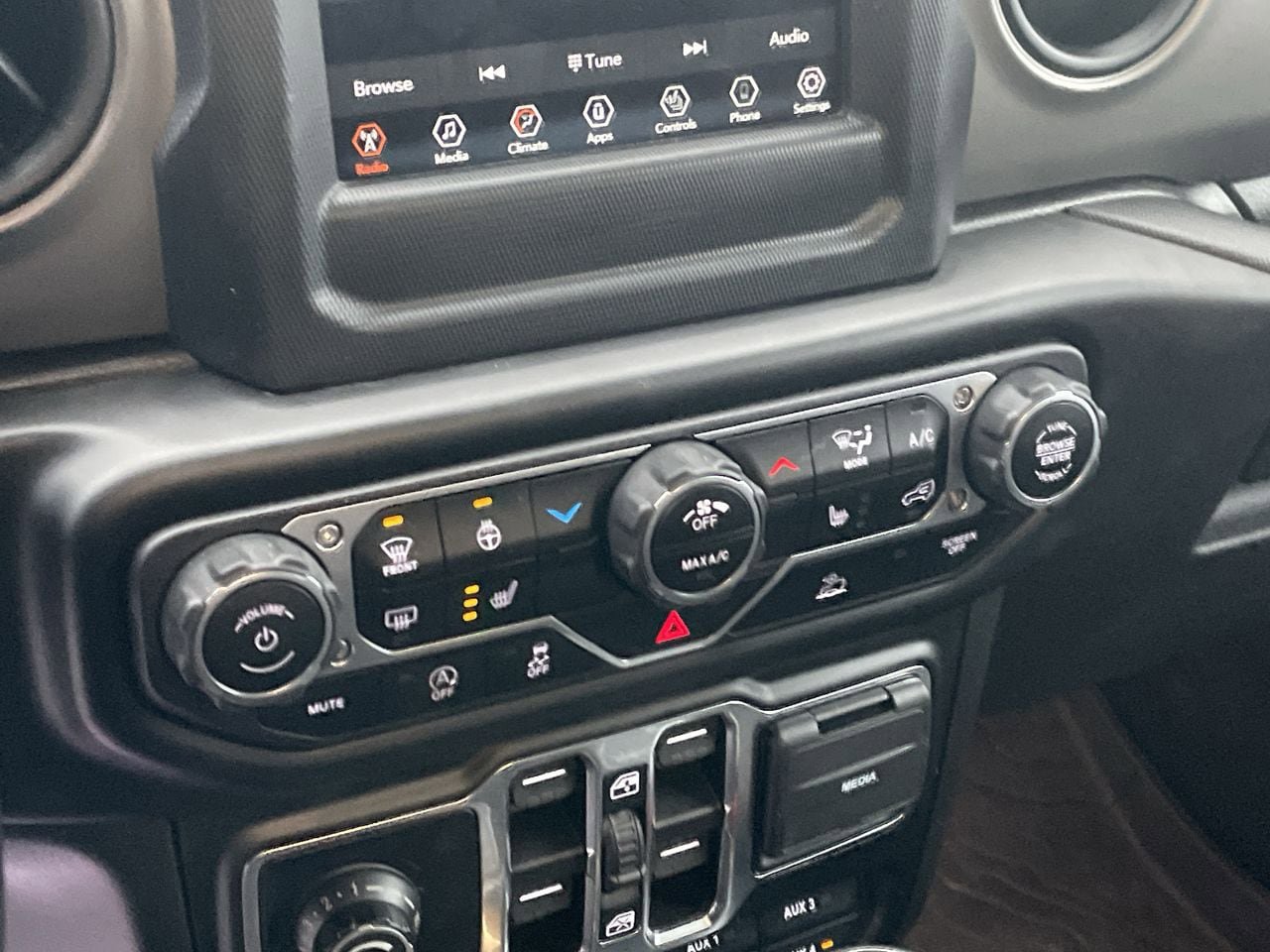 Used 2022 Jeep Gladiator Willys image 18