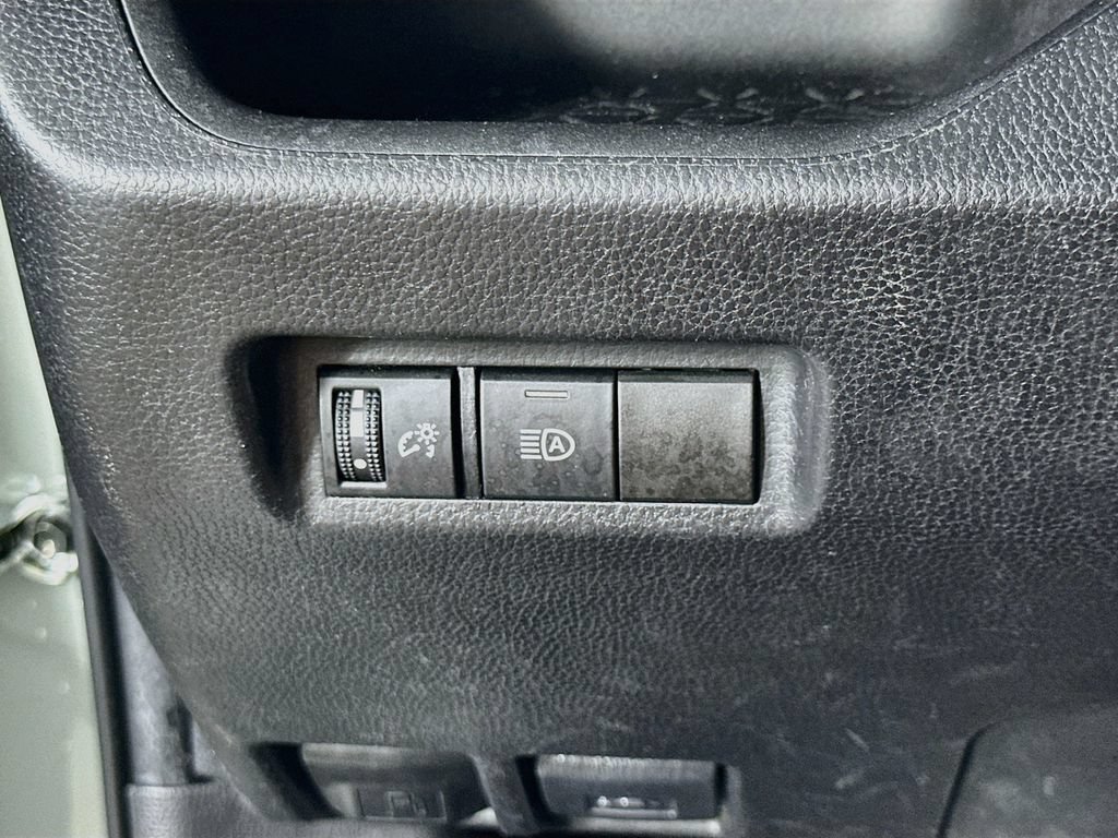 Used 2022 Toyota RAV4 XLE FWD image 23