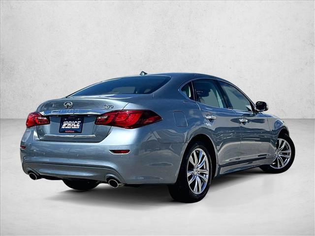 Used 2018 INFINITI Q70 Luxe RWD image 2