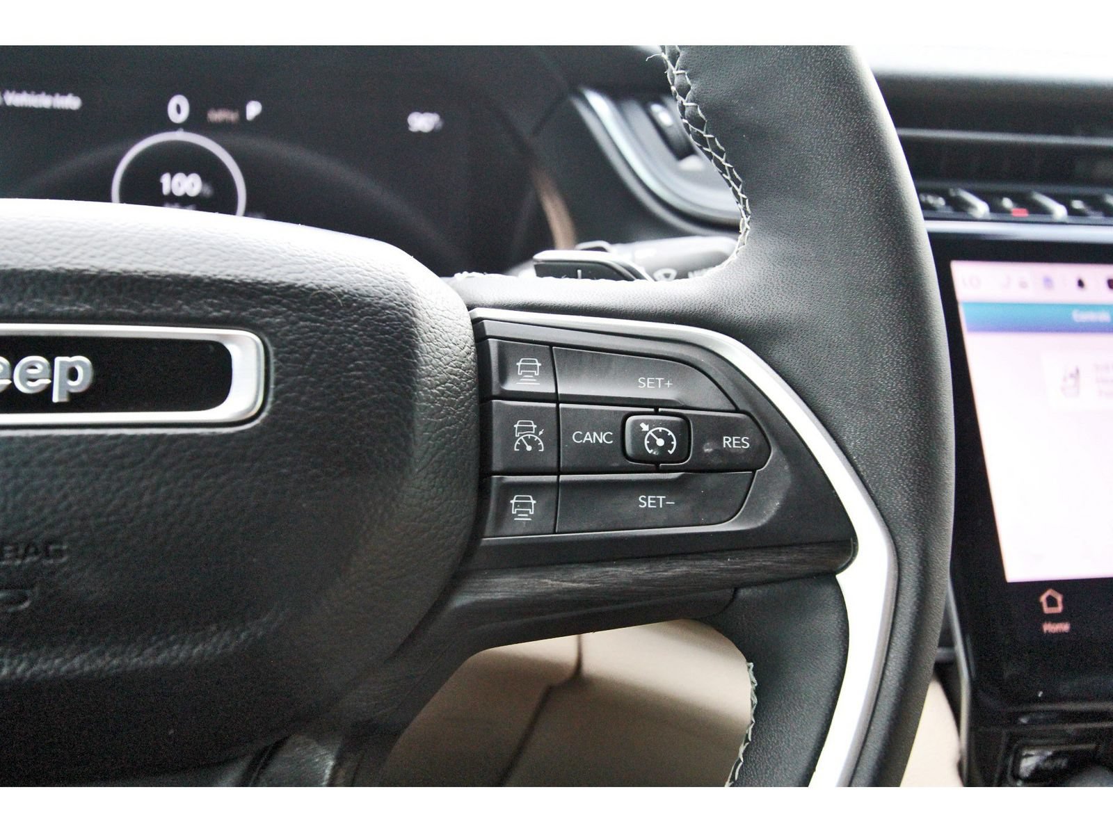 Used 2025 Jeep Grand Cherokee L Limited RWD image 25