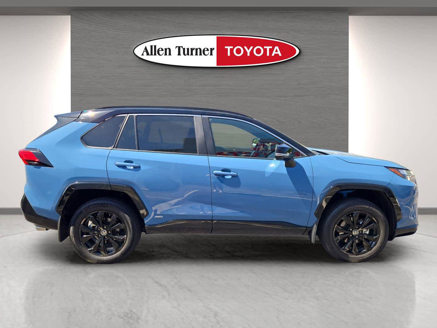 Used 2025 Toyota RAV4 XSE AWD/4WD image 5