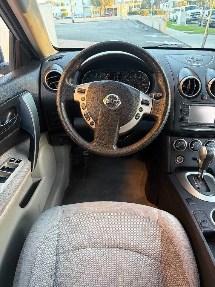 Used 2013 Nissan Rogue SV w/ Premium Pkg image 10