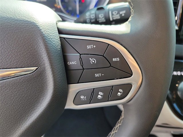 Used 2024 Chrysler Pacifica Touring-L image 19