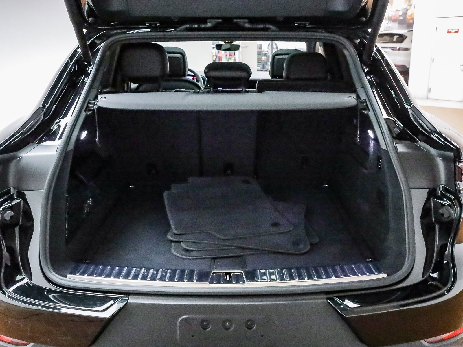 Used 2025 Porsche Cayenne S image 30