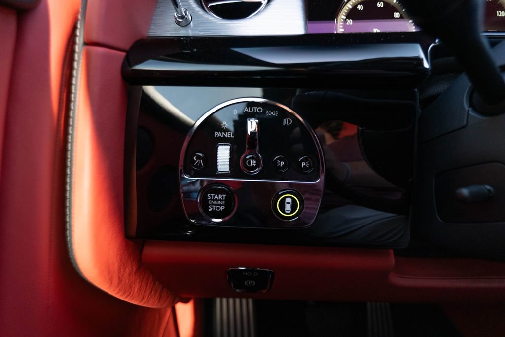 Used 2019 Rolls-Royce Phantom Sedan image 22