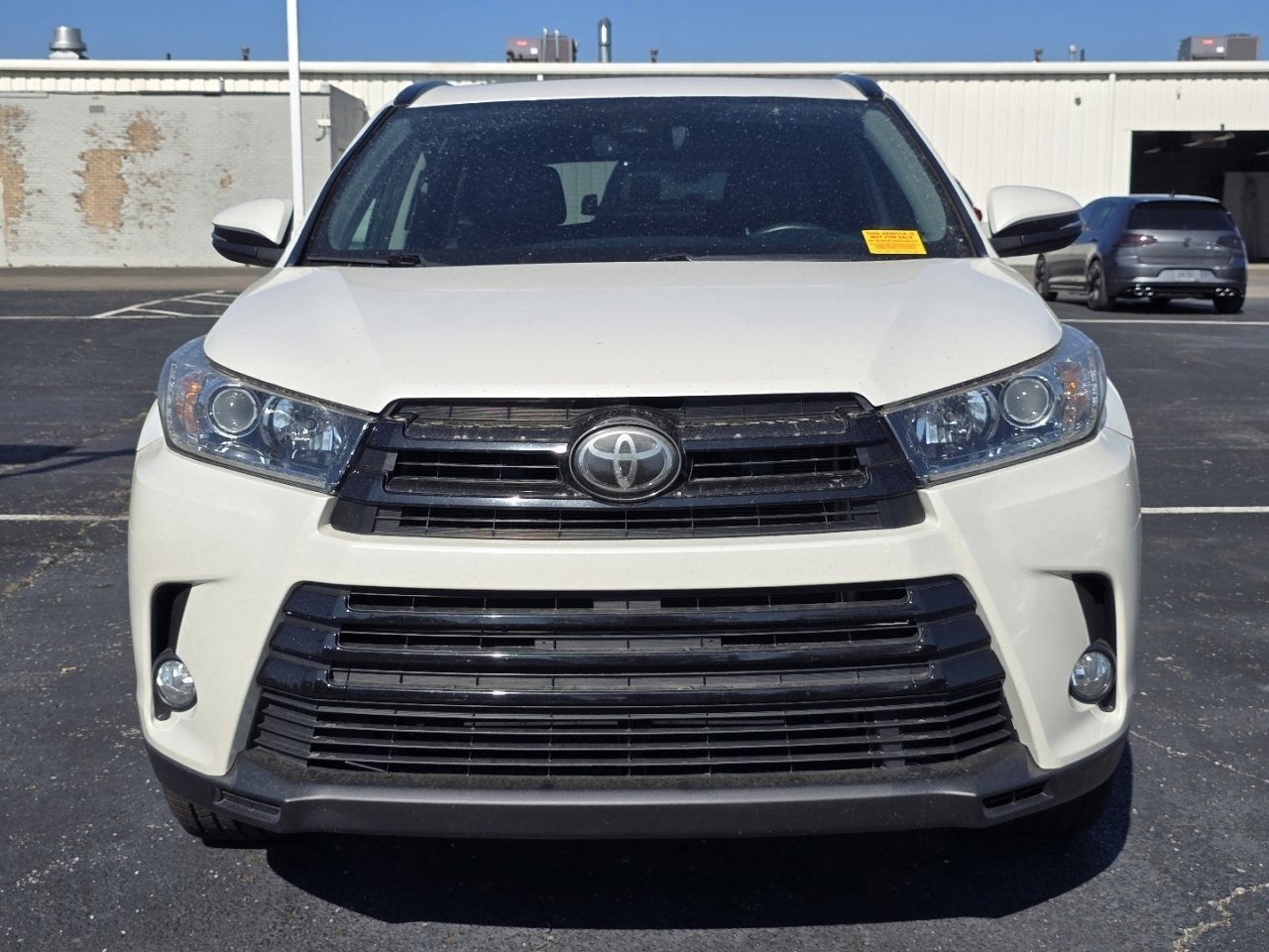 Used 2018 Toyota Highlander SE image 2