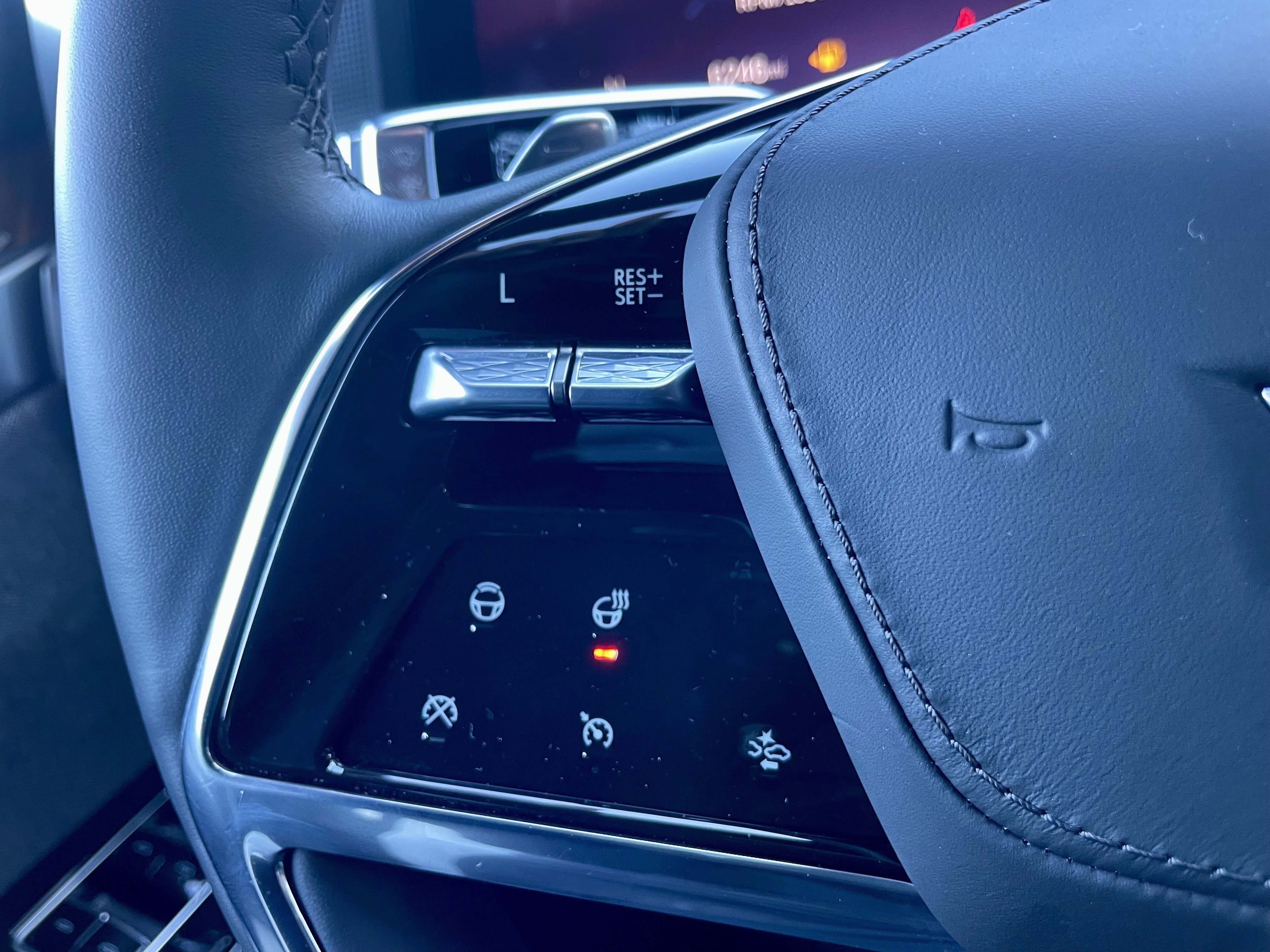 Used 2025 Cadillac Escalade Sport Platinum w/ LPO, ONYX Package image 23