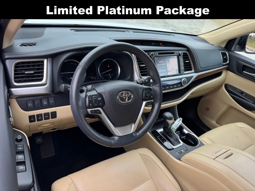 Used 2019 Toyota Highlander Limited Platinum image 3