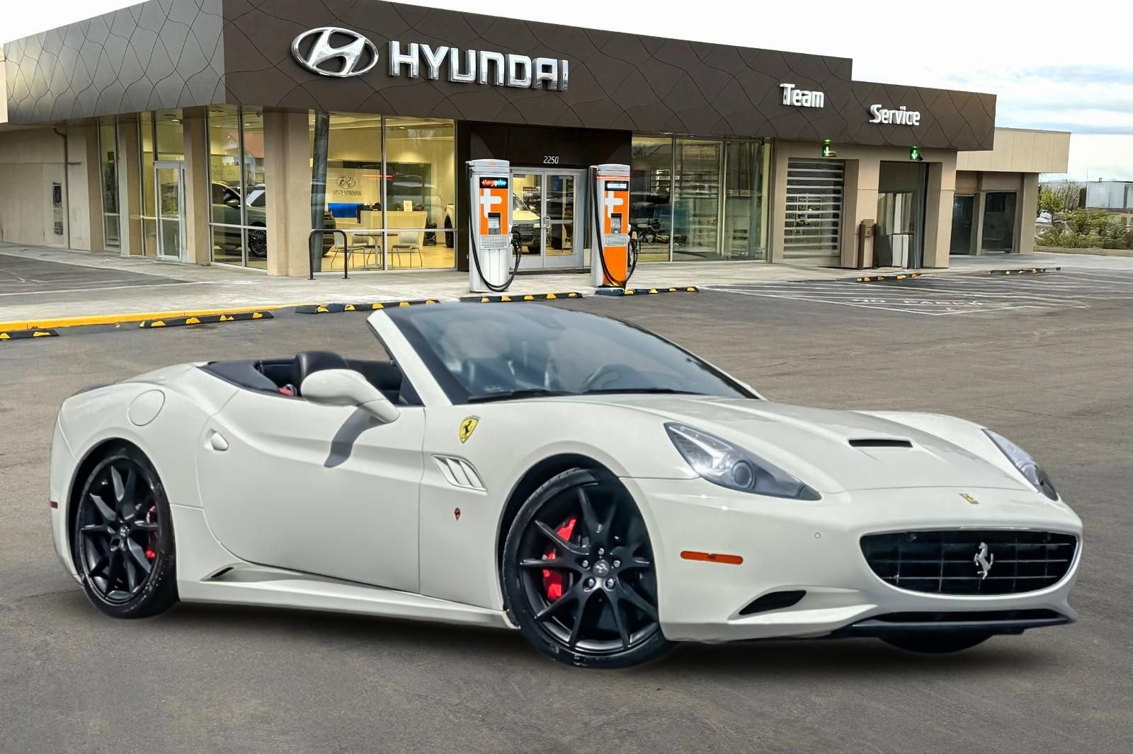 Used 2012 Ferrari California RWD image 2