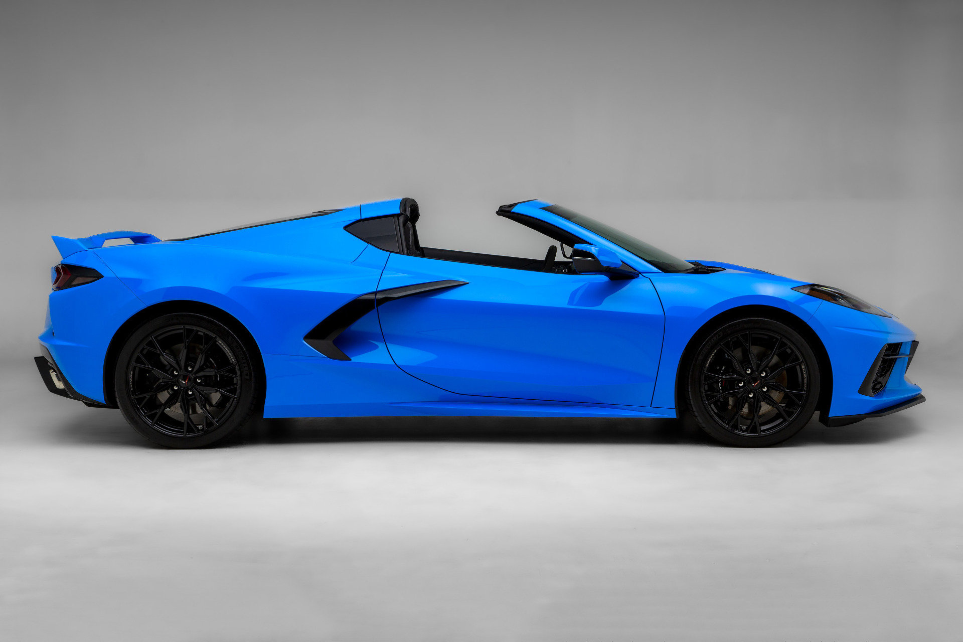 Used 2023 Chevrolet Corvette Stingray Coupe w/ Z51 Performance Package RWD image 2