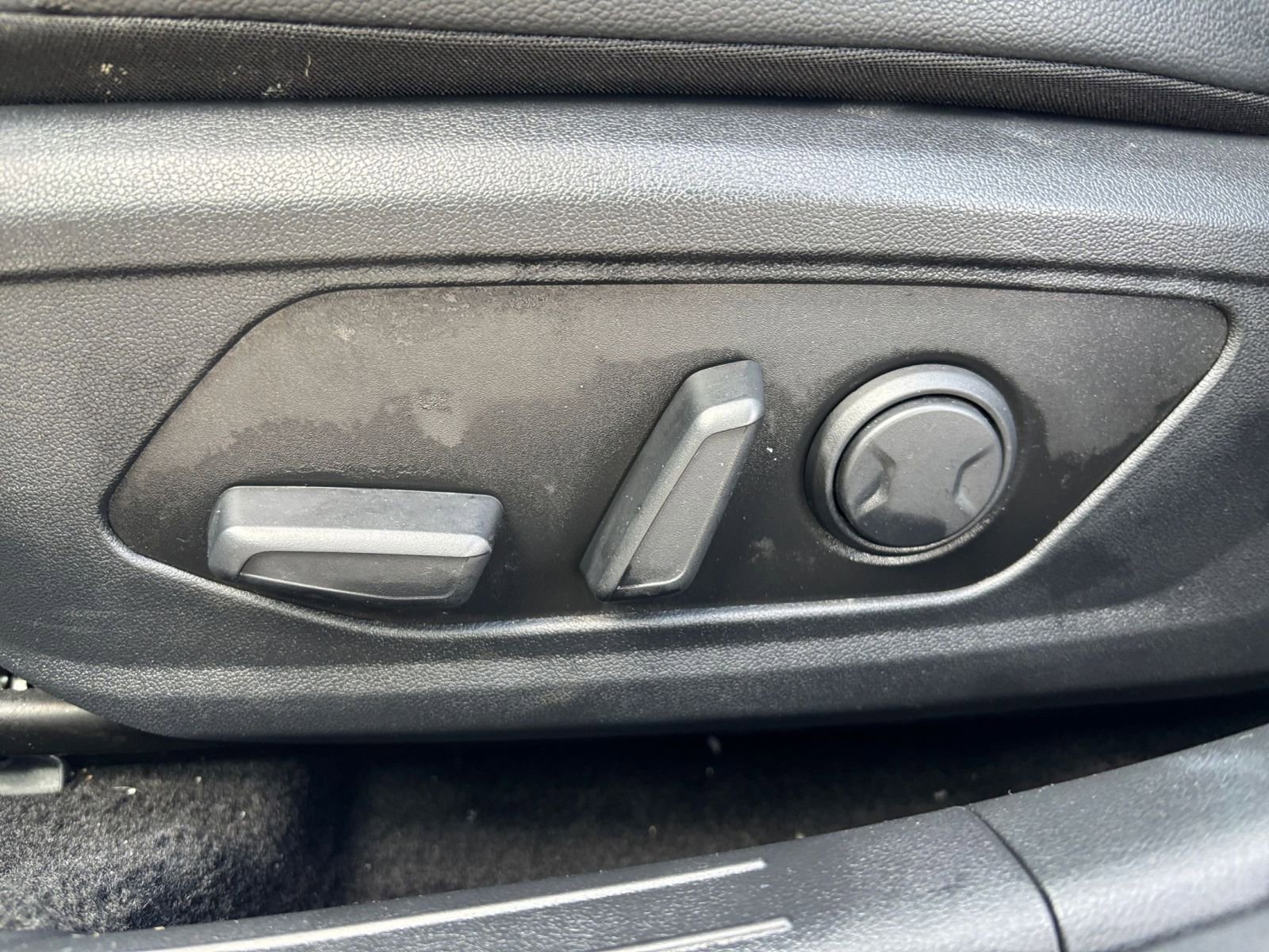 Used 2025 Hyundai Elantra Limited image 23