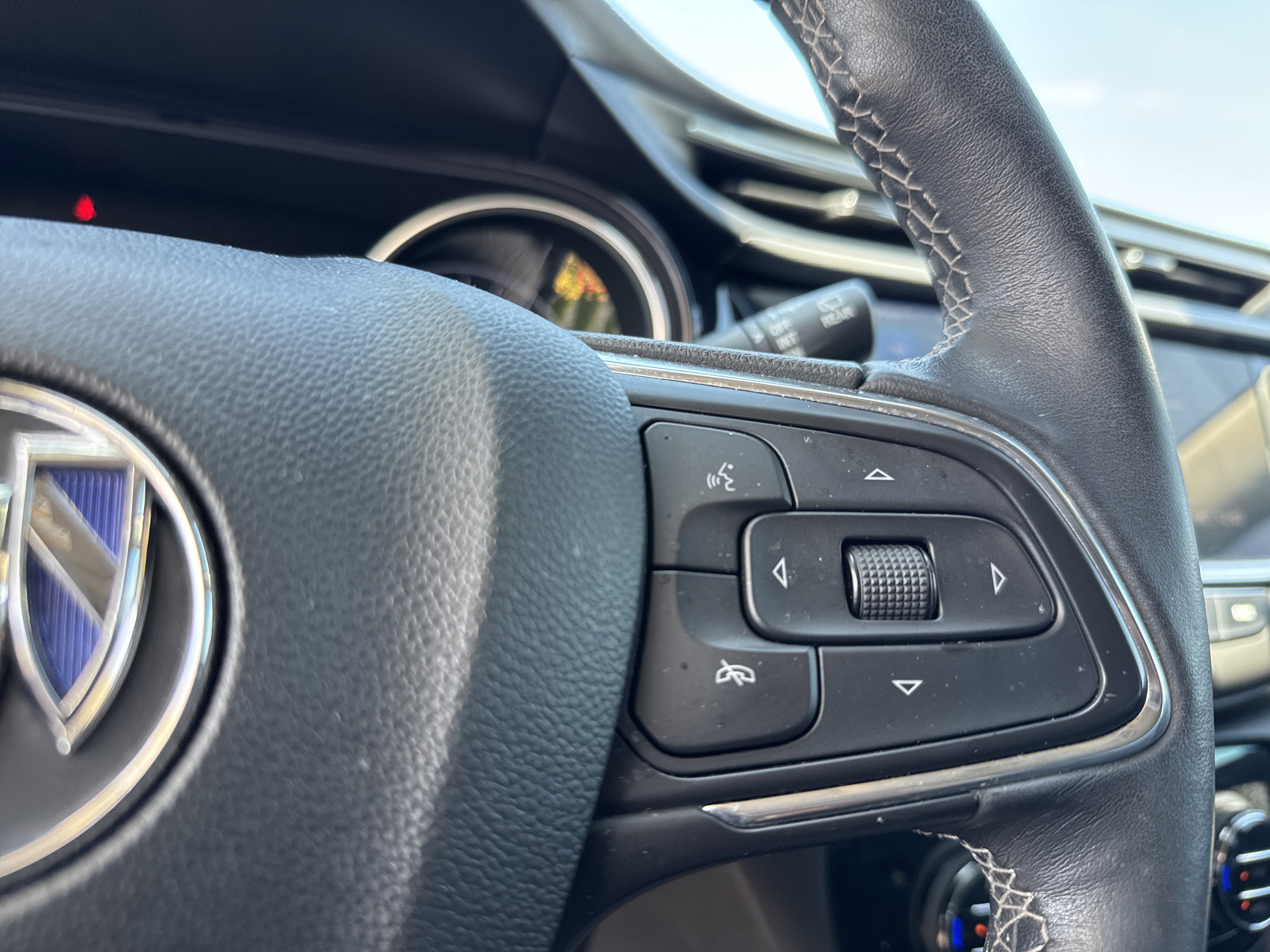 Used 2020 Buick Encore GX Essence w/ Experience Buick Package FWD image 20