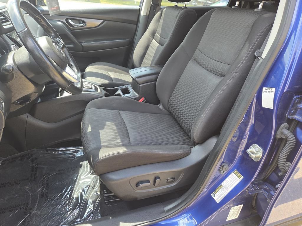 Used 2020 Nissan Rogue SV FWD image 20