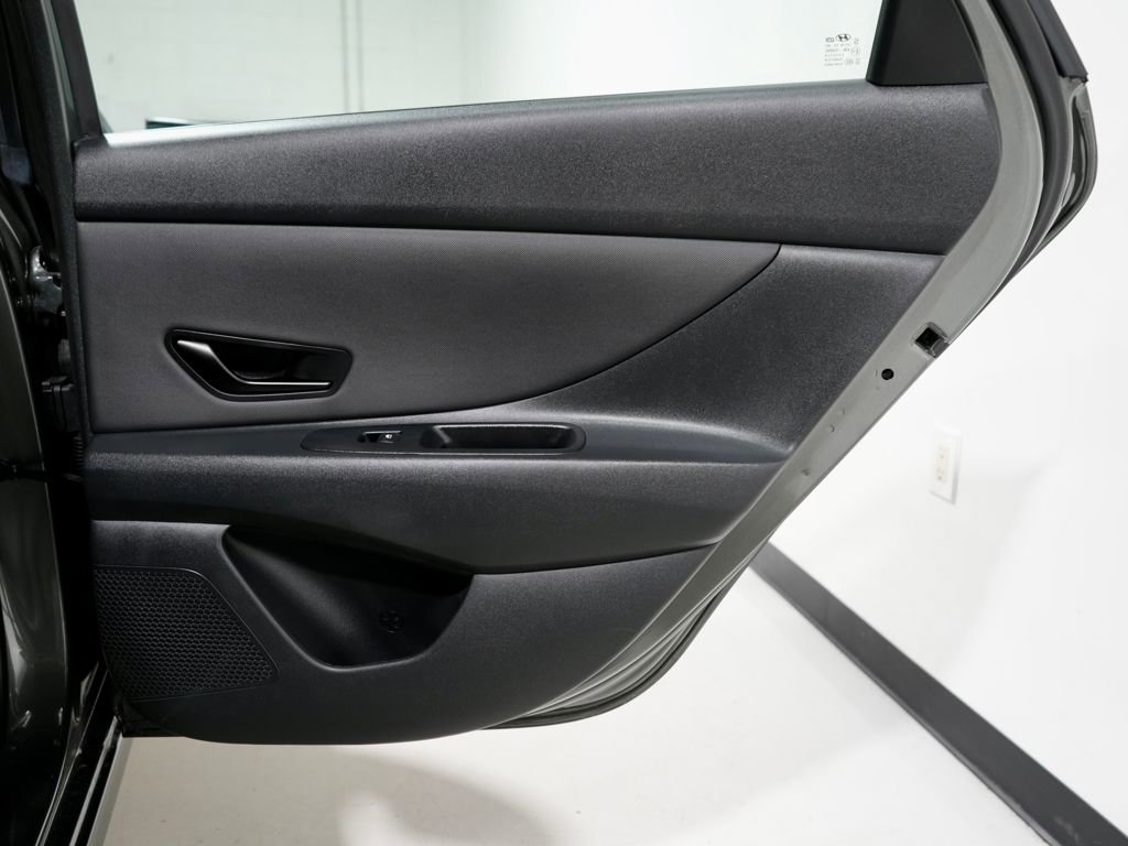 Used 2025 Hyundai Elantra SEL image 29