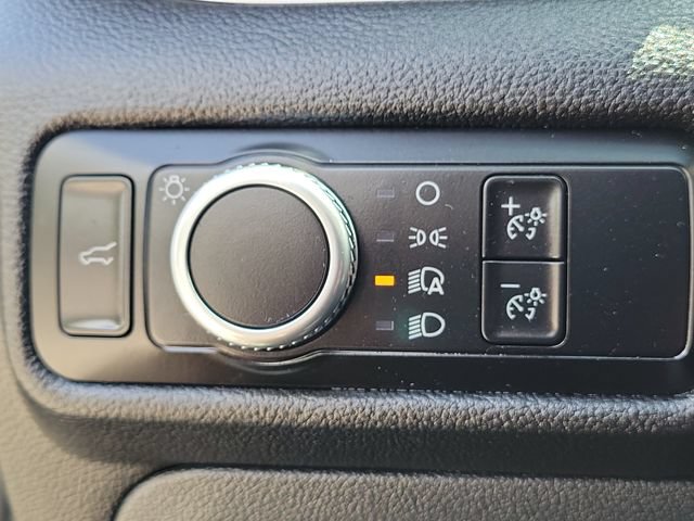 Used 2023 Ford Explorer XLT RWD image 26
