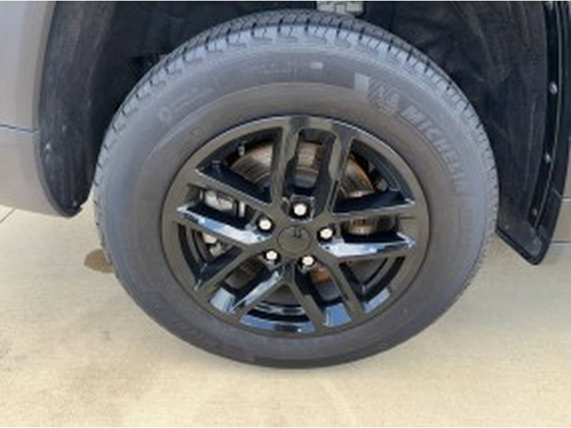 Used 2025 Jeep Grand Cherokee L Laredo AWD/4WD image 10