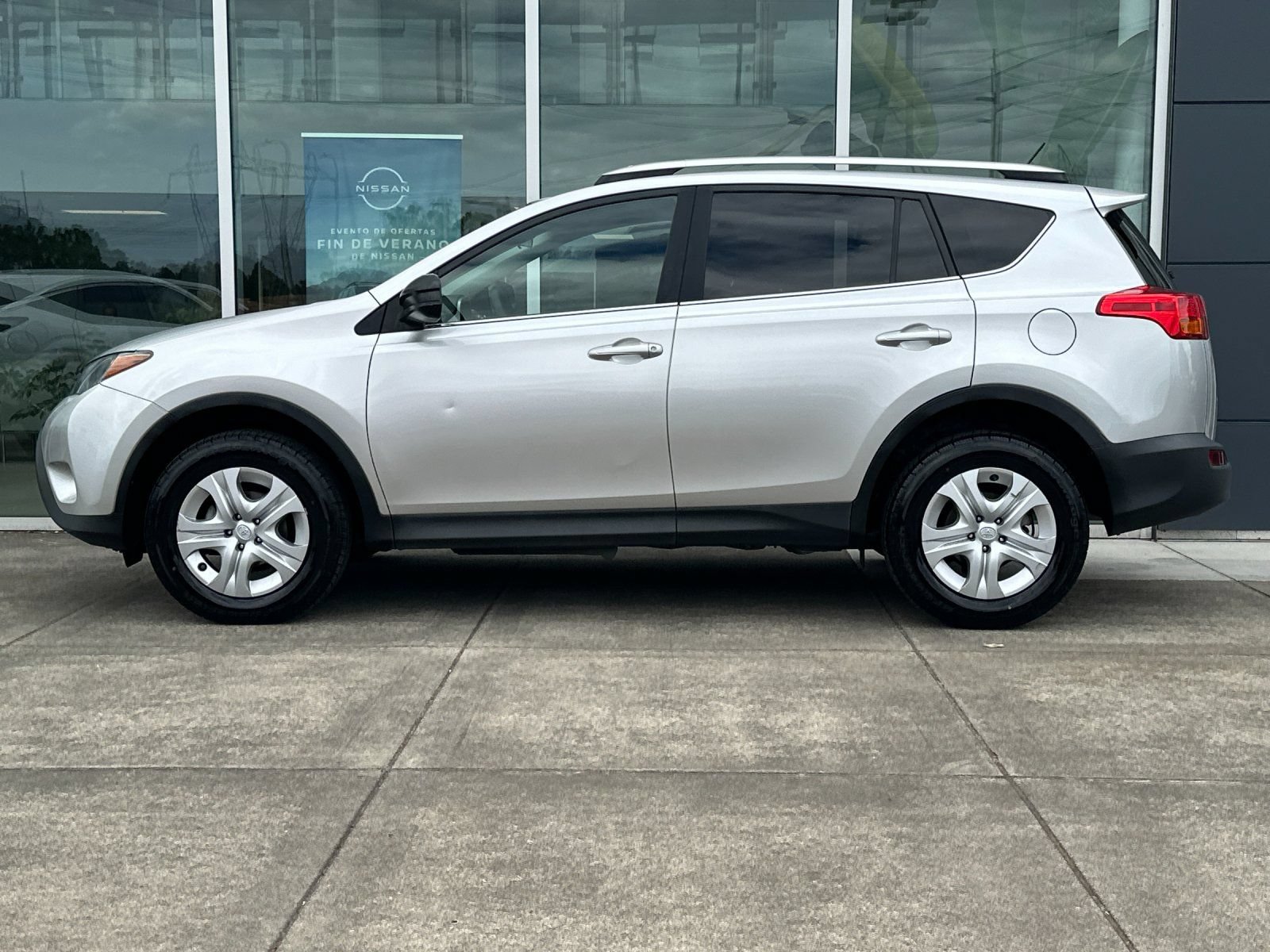 Used 2013 Toyota RAV4 LE AWD/4WD image 6