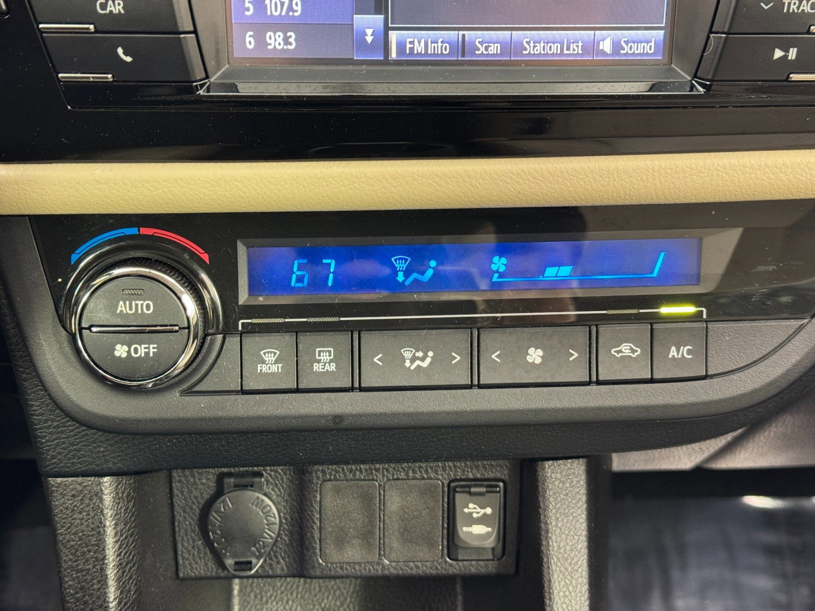 Used 2016 Toyota Corolla LE image 24