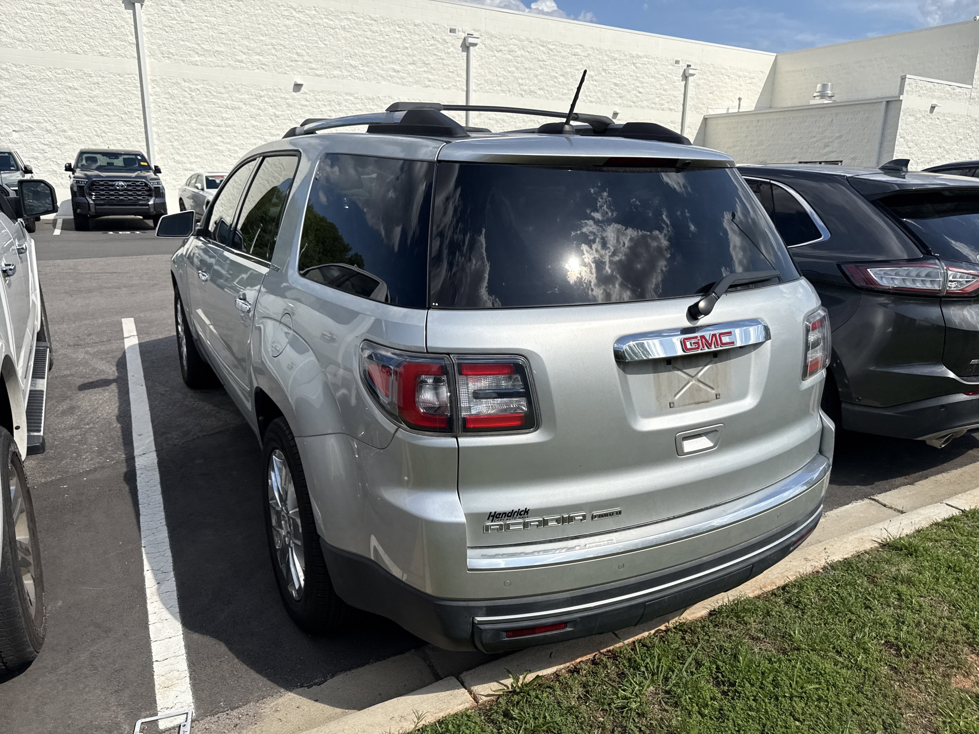 Used 2017 GMC Acadia Limited SLT FWD image 9