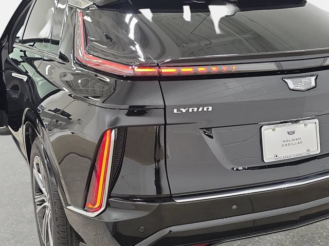 New 2026 Cadillac Lyriq Luxury w/ LPO, Floor Liner Package AWD/4WD image 31